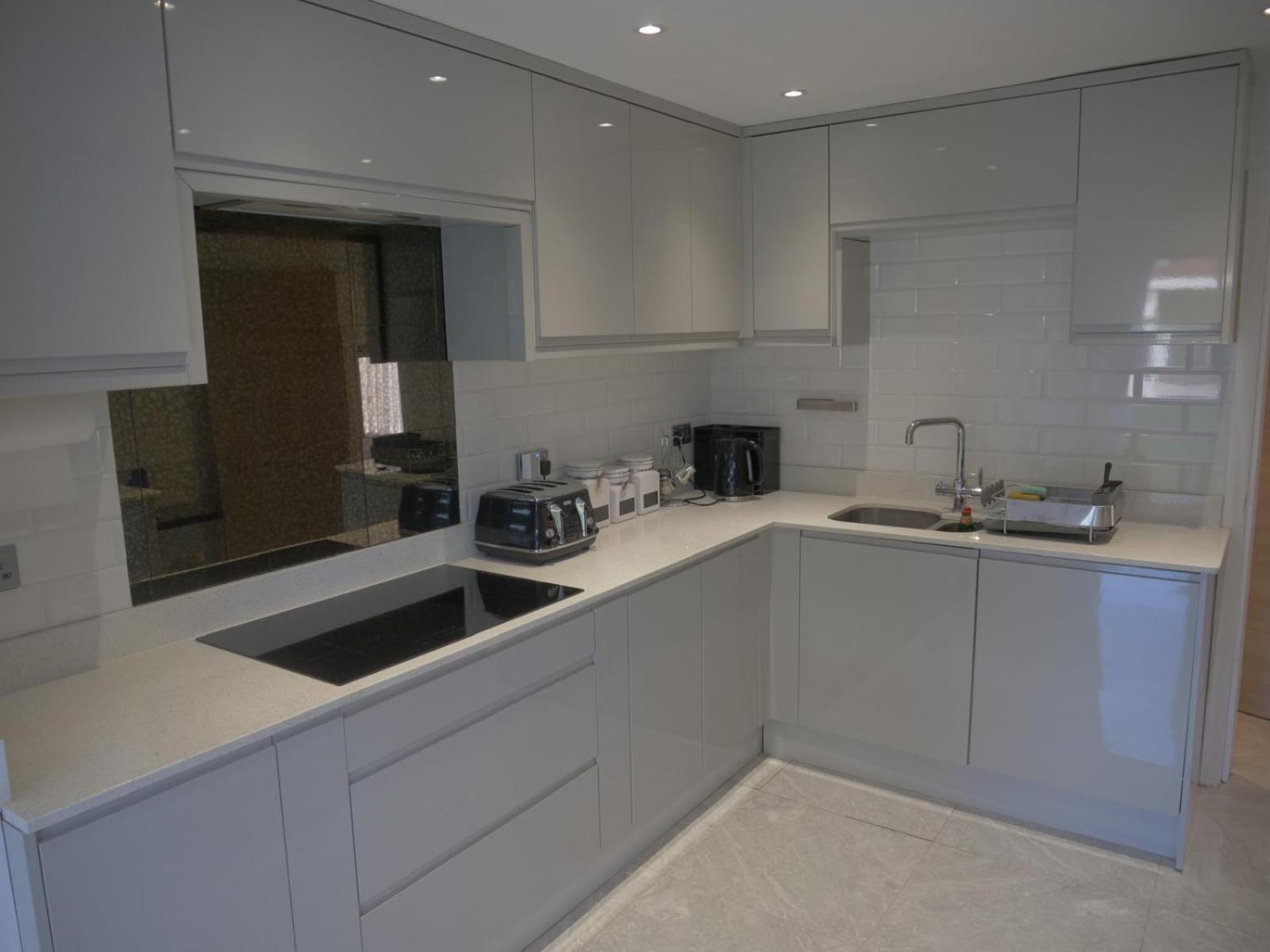 Modern House In Greater London Sunbury-on-Thames