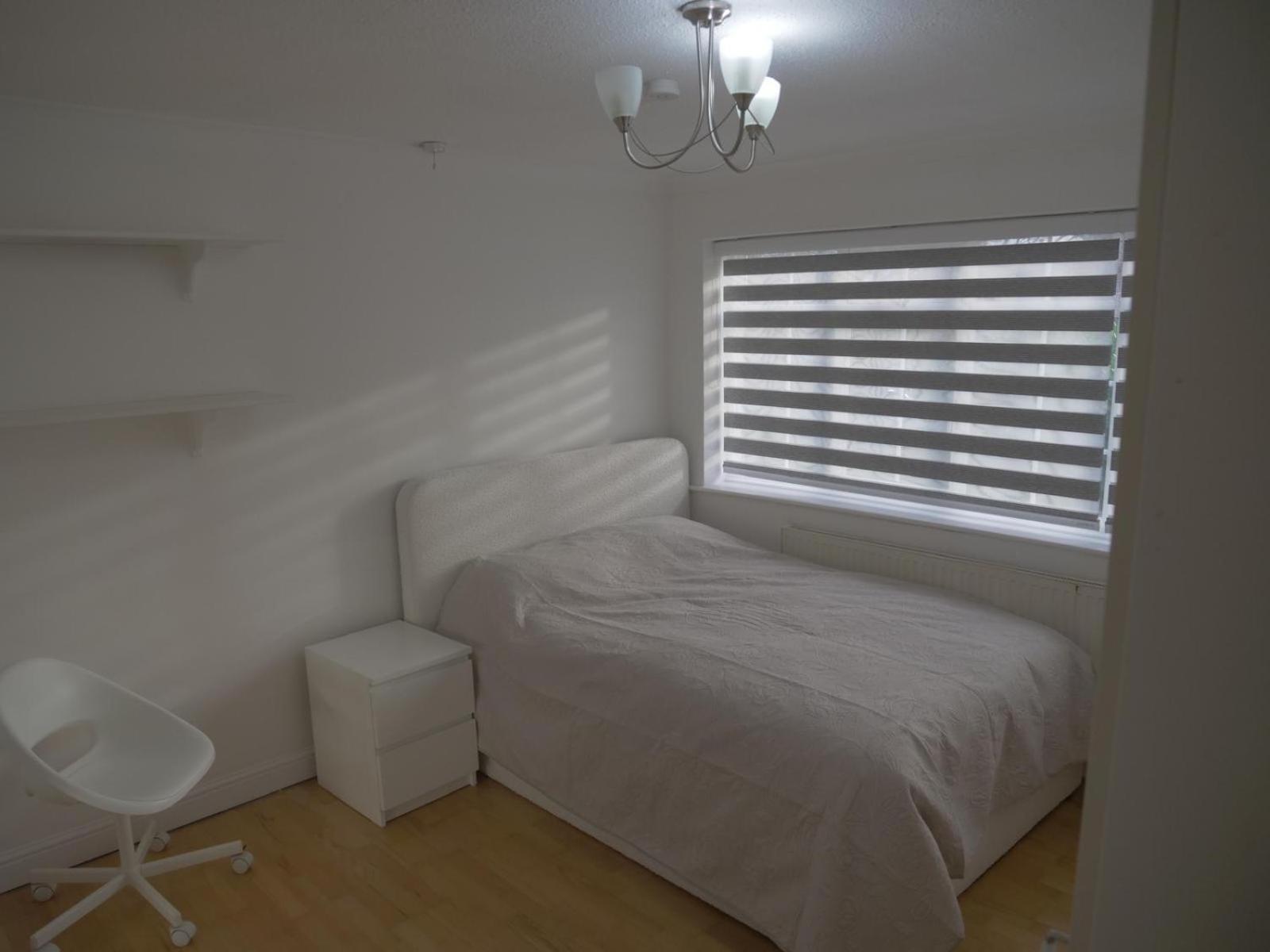 Modern House In Greater London Apartment Sunbury-on-Thames
