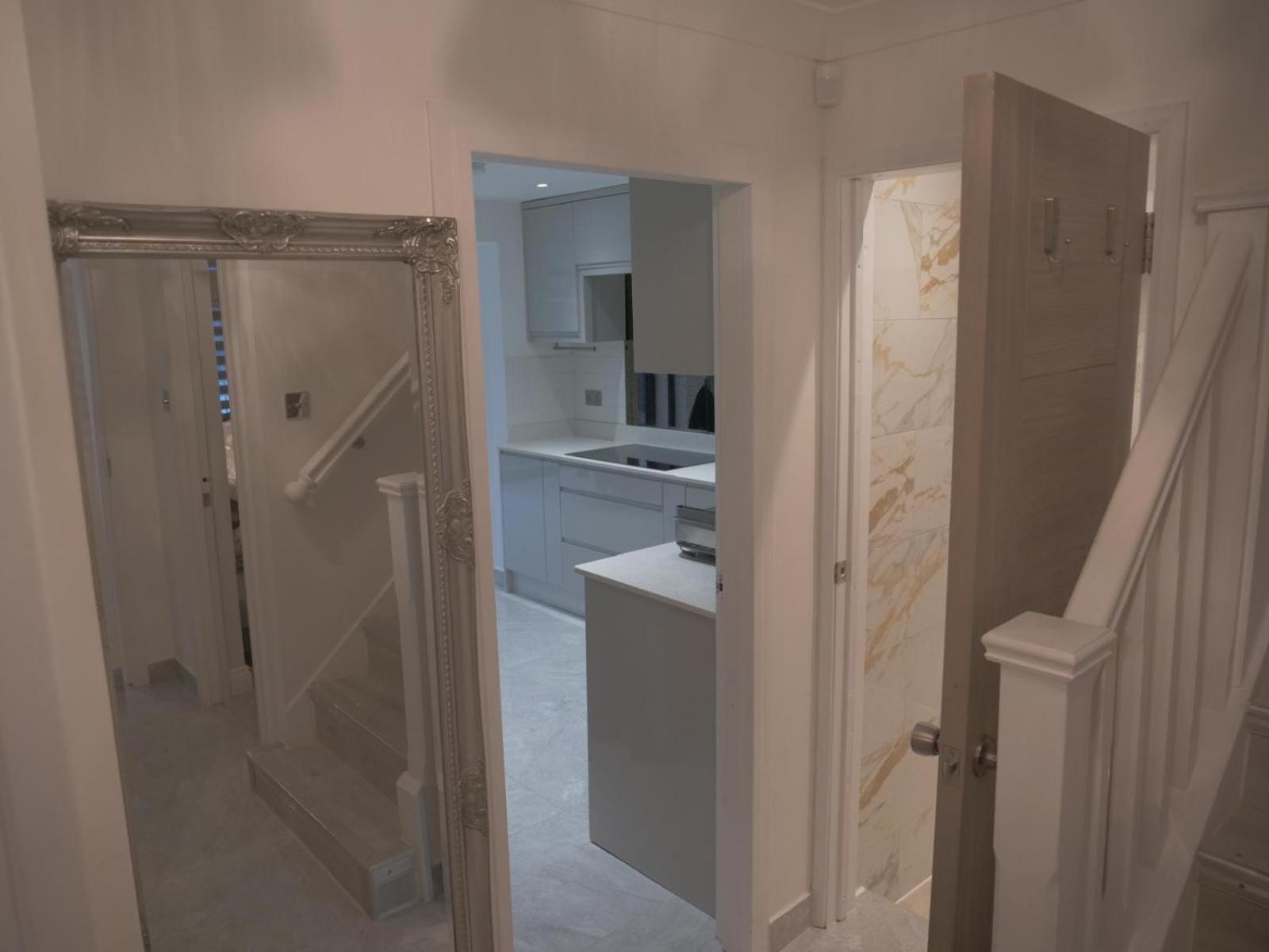 Modern House In Greater London * Sunbury-on-Thames